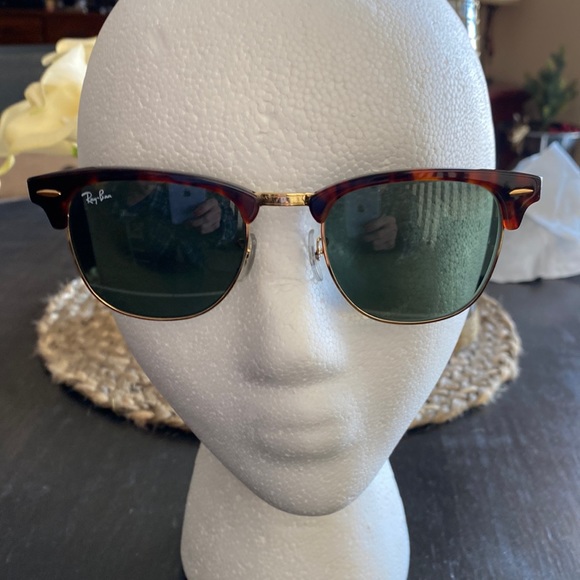 Ray-Ban sunglasses only worn a couple of times. - Picture 1 of 4